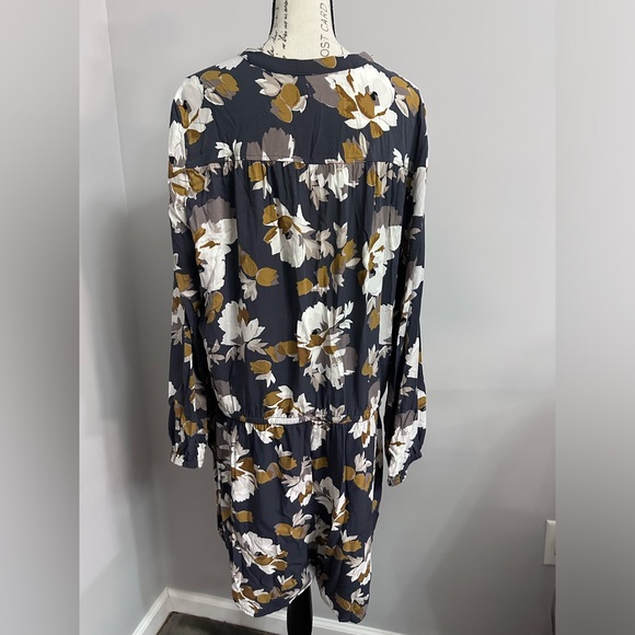 🌿 Old Navy Long Sleeve Floral Leaf Romper (Size XL, Pre-Loved) 🌿 - Picture 5 of 10